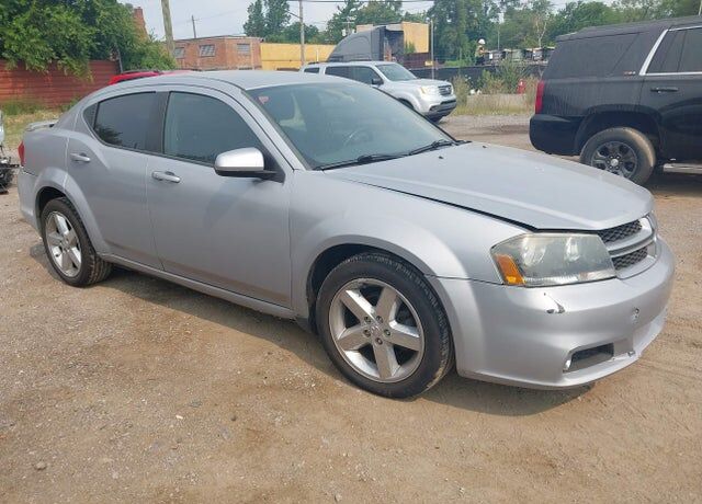 2013 DODGE Avenger