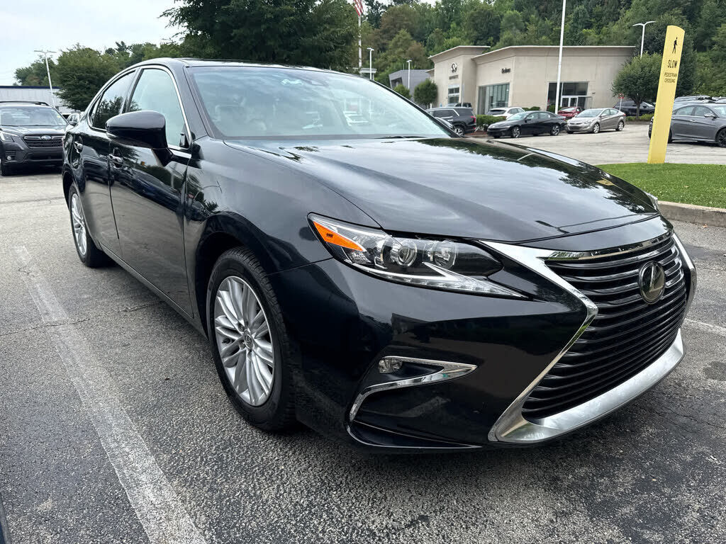 2018 LEXUS ES