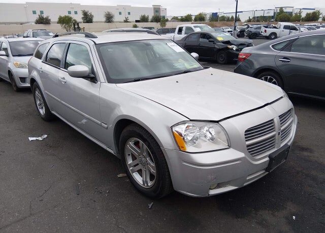 2005 DODGE Magnum