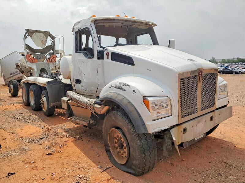 2021 KENWORTH T880