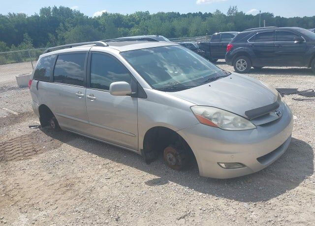 2009 TOYOTA Sienna