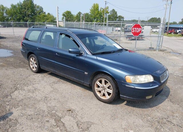 2005 VOLVO V70