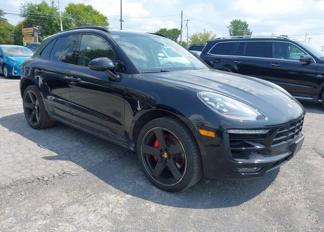 2017 PORSCHE Macan