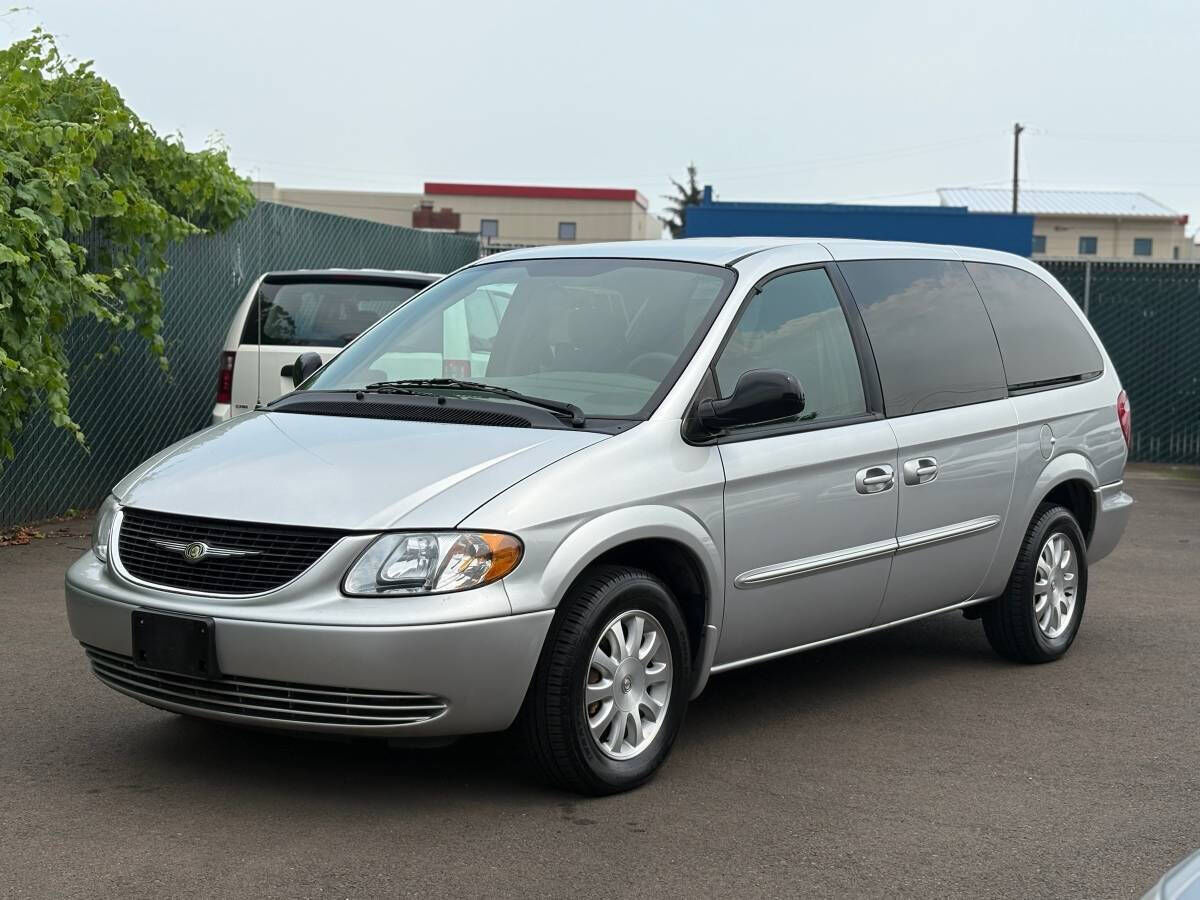 2003 CHRYSLER Town and Country