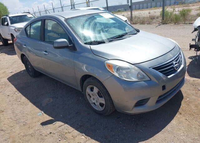2012 NISSAN Versa