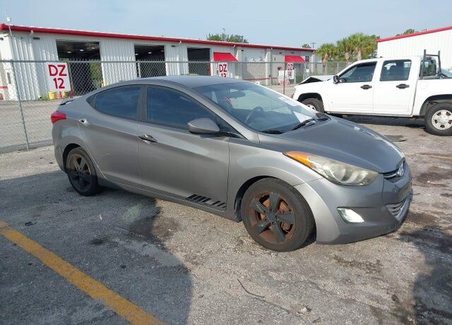 2013 HYUNDAI Elantra
