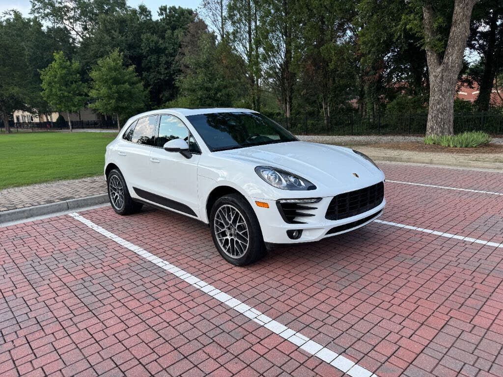 2016 PORSCHE Macan