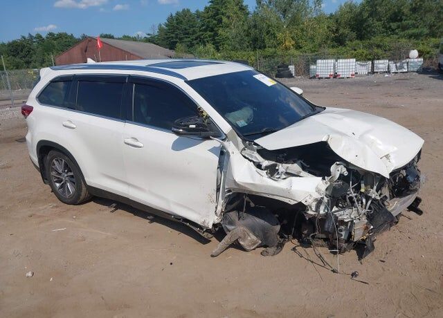 2019 TOYOTA Highlander
