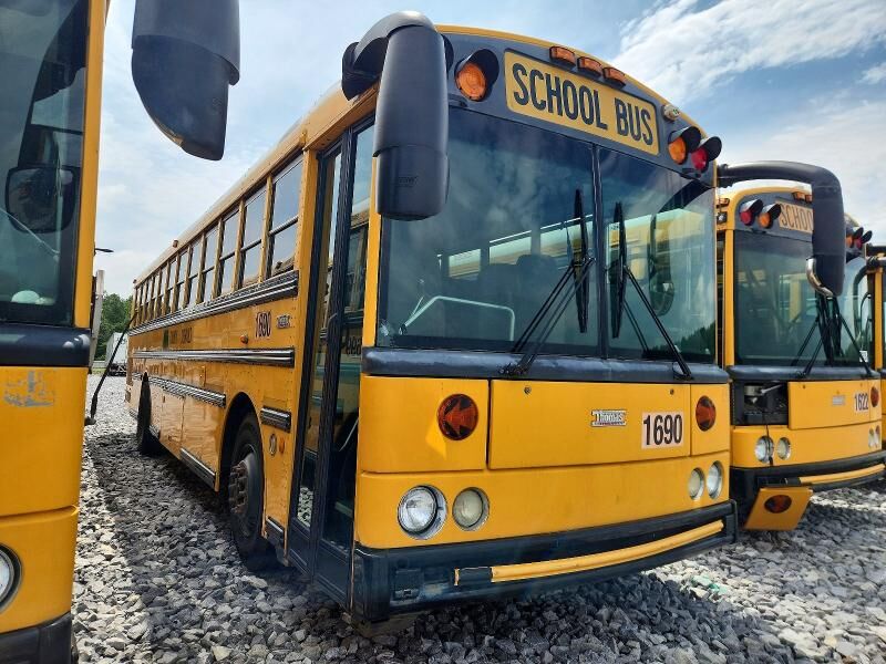 2004 THOMAS BUILT HDX