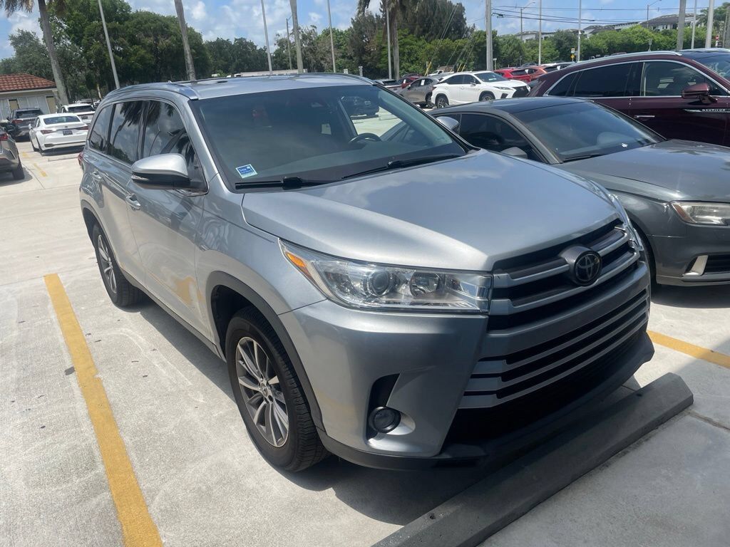 2019 TOYOTA Highlander