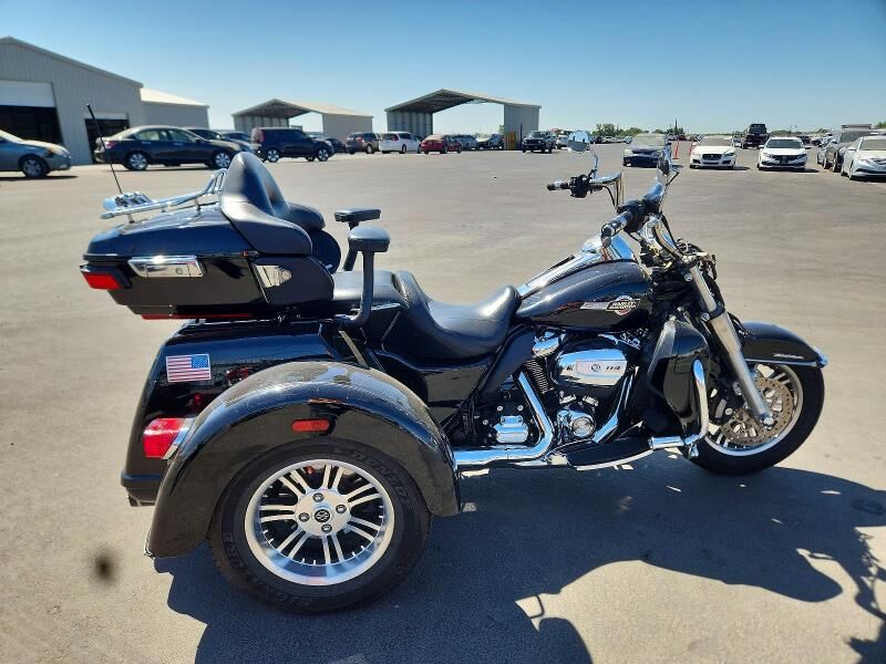 2023 HARLEY DAVIDSON FLHTCUTG / Tri Glide Ultra