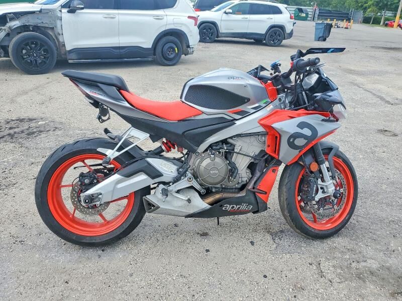 2022 APRILIA Tuono