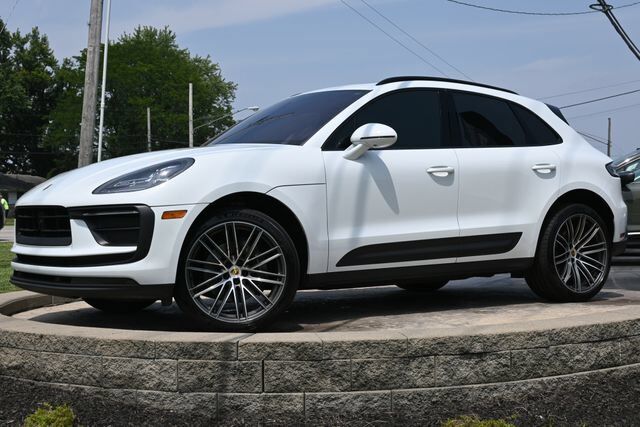 2024 PORSCHE Macan