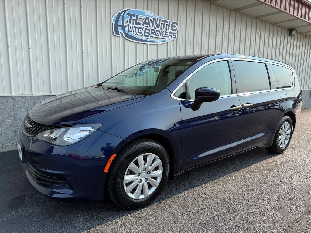 2020 CHRYSLER Voyager