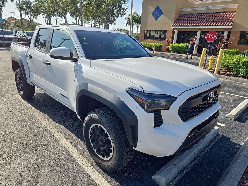 2024 TOYOTA Tacoma
