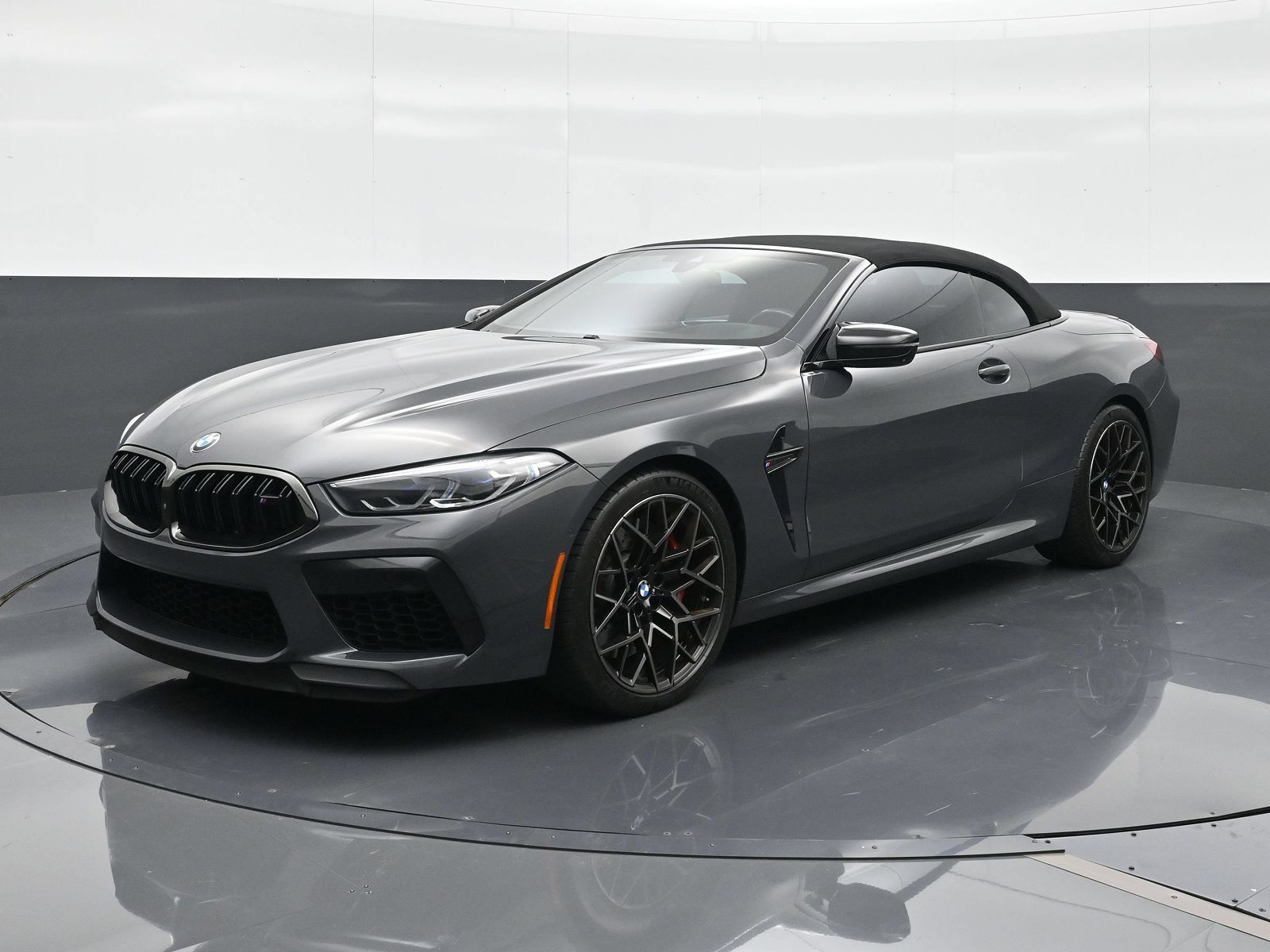 2022 BMW M8