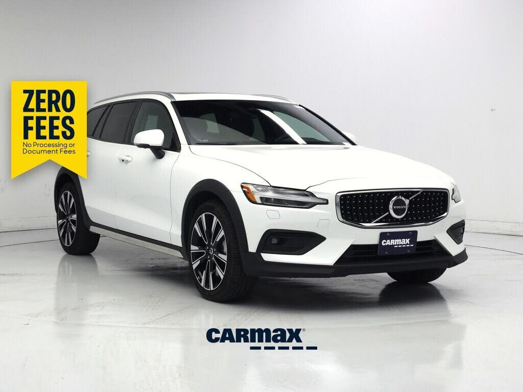 2025 VOLVO V60CC