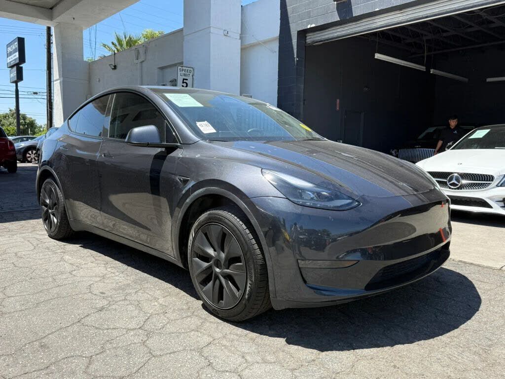 2024 TESLA Model Y