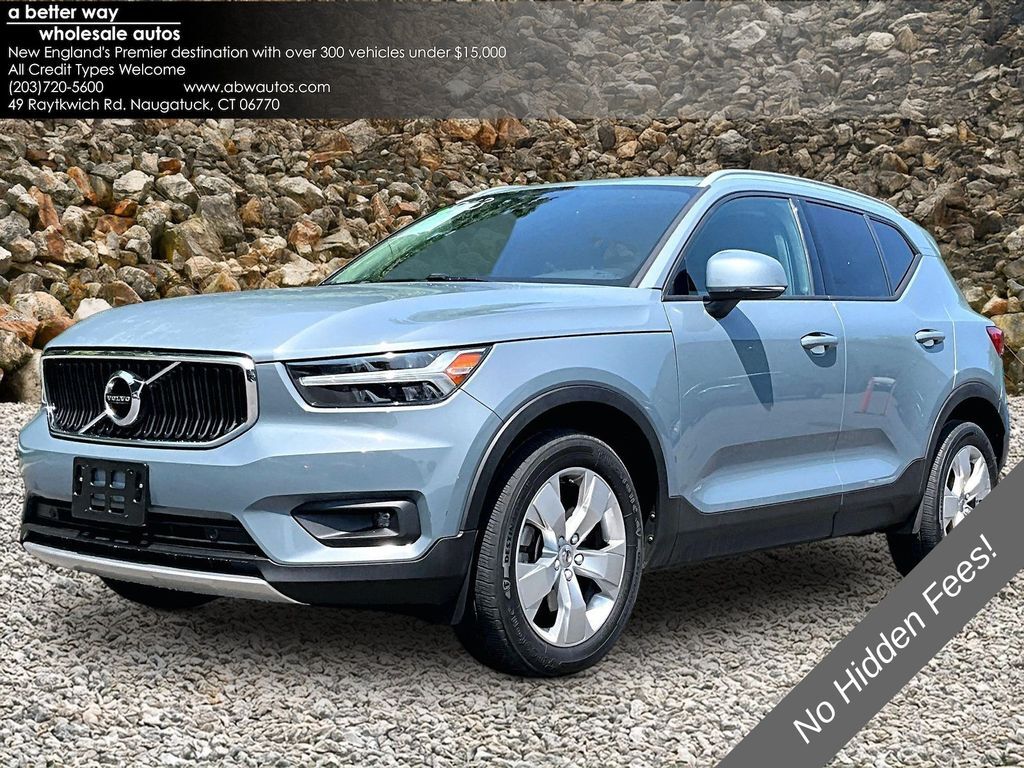 2021 VOLVO XC40
