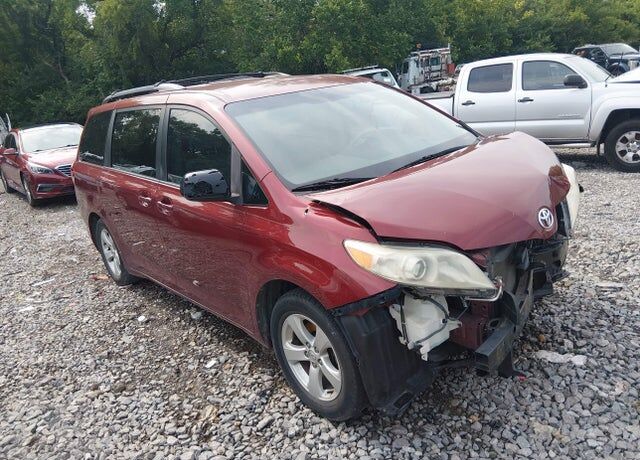 2014 TOYOTA Sienna