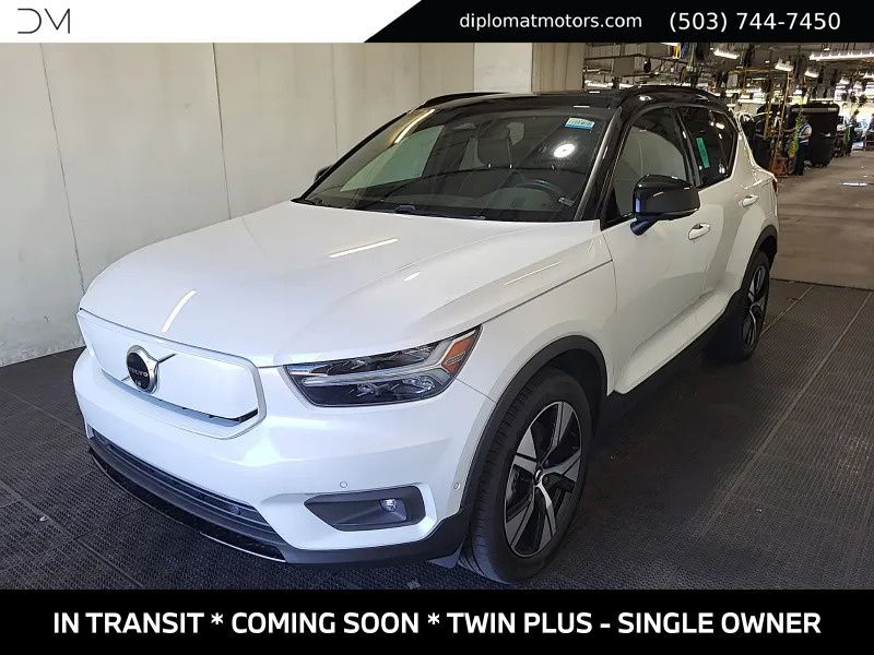 2022 VOLVO XC40