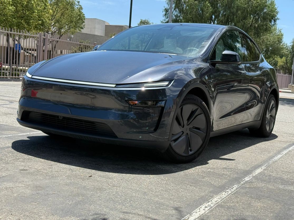 2026 TESLA Model Y