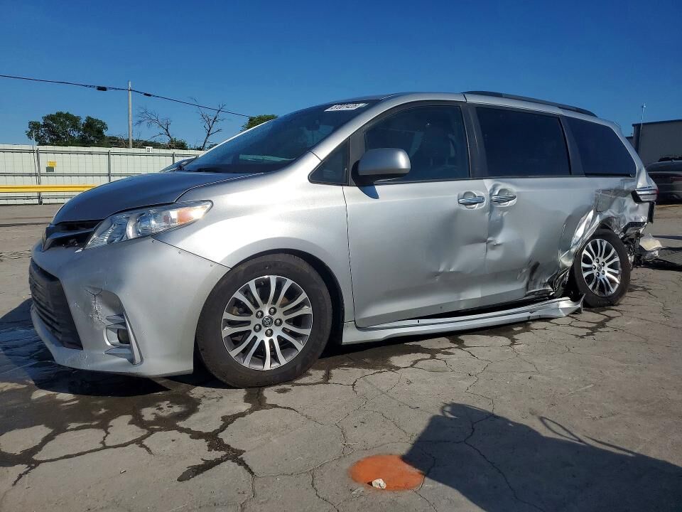 2019 TOYOTA Sienna