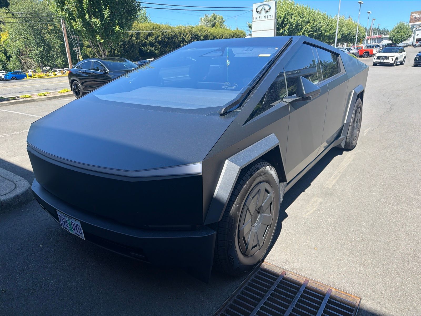 2025 TESLA Cybertruck