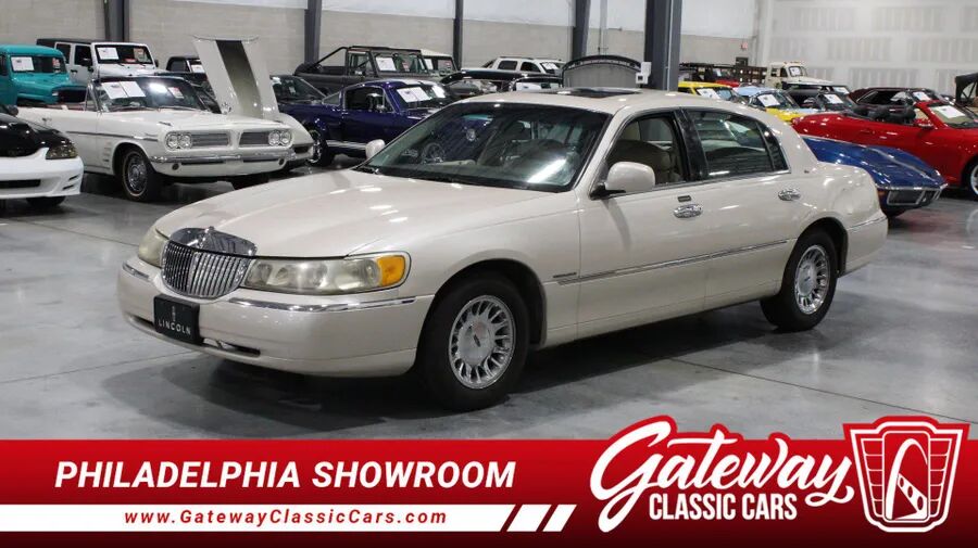 1999 LINCOLN Town Car