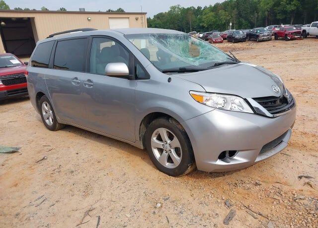 2012 TOYOTA Sienna