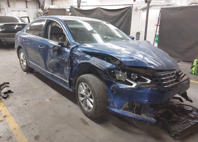 2017 VOLKSWAGEN Passat