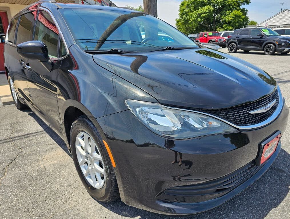 2020 CHRYSLER Voyager