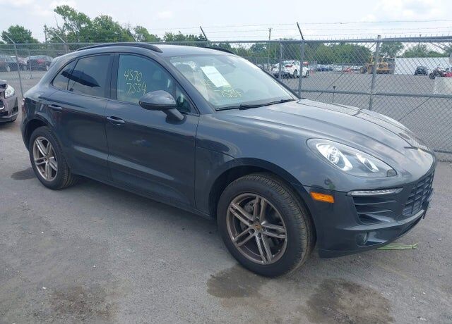 2017 PORSCHE Macan