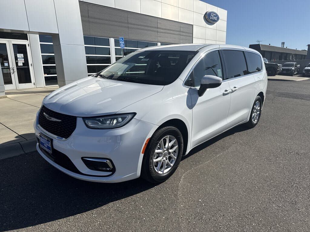 2023 CHRYSLER Pacifica