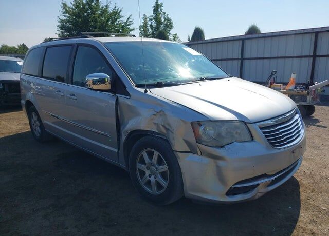 2011 CHRYSLER Town and Country