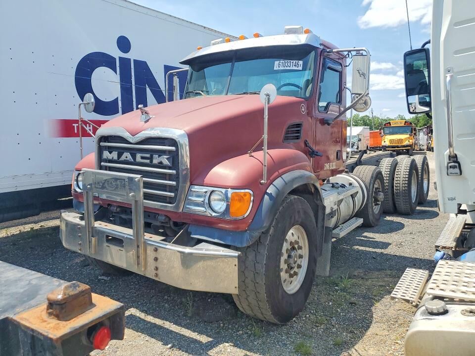 2005 MACK CV