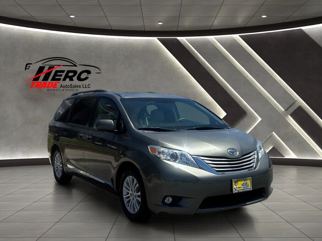2011 TOYOTA Sienna