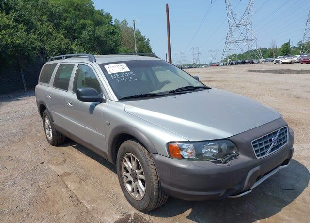 2004 VOLVO XC70