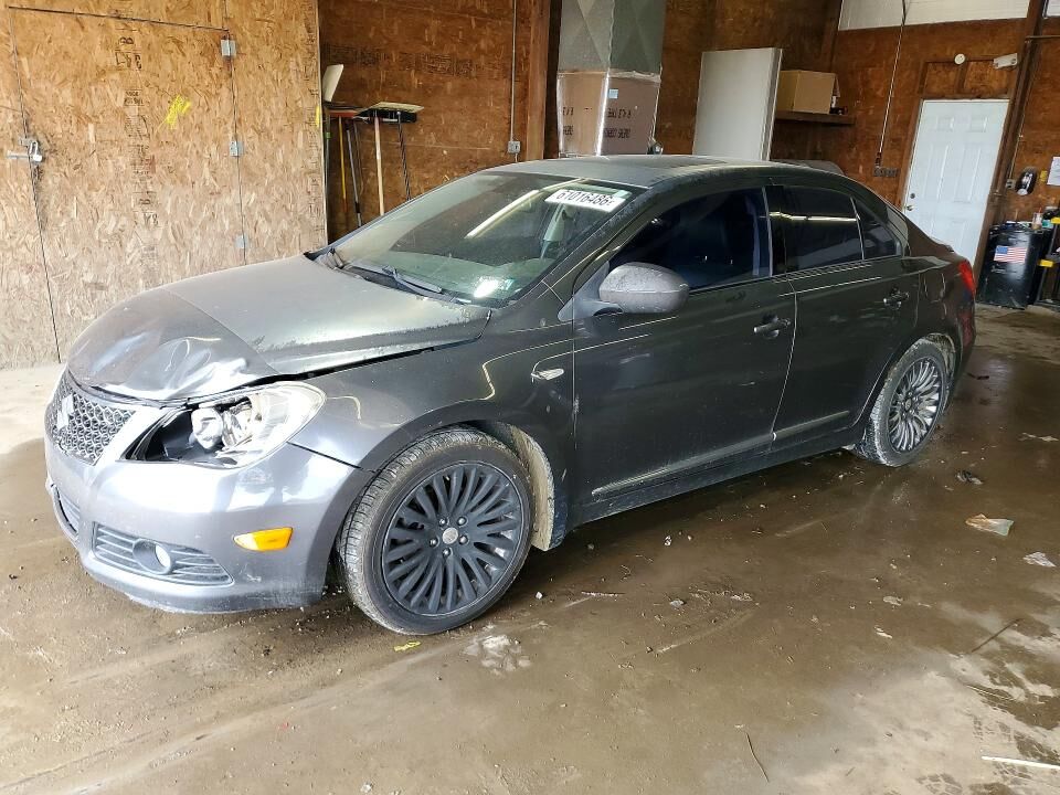 2010 SUZUKI Kizashi
