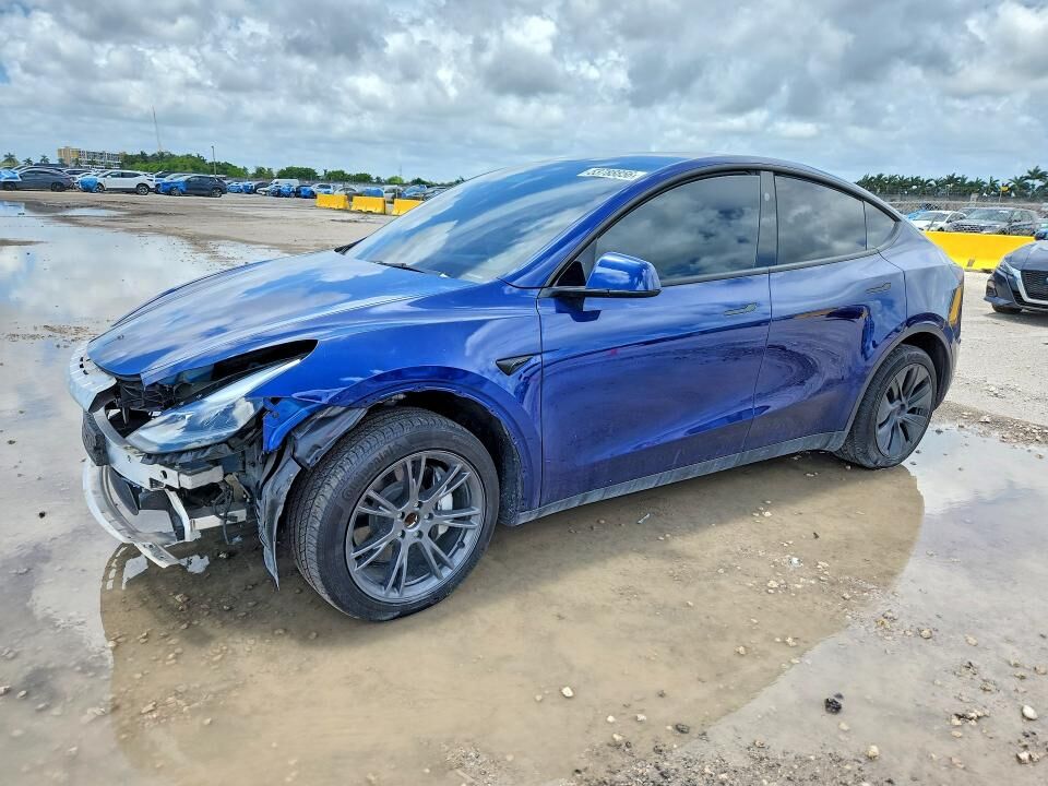 2024 TESLA Model Y