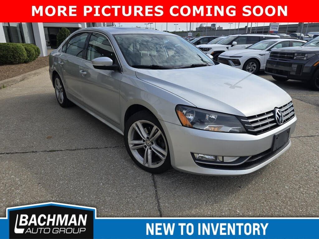 2013 VOLKSWAGEN Passat