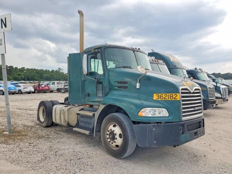 2017 MACK CXU