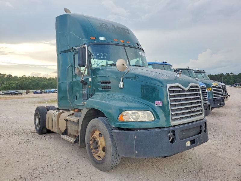 2015 MACK CXU
