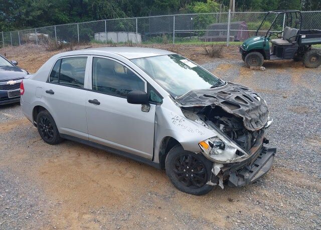 2011 NISSAN Versa