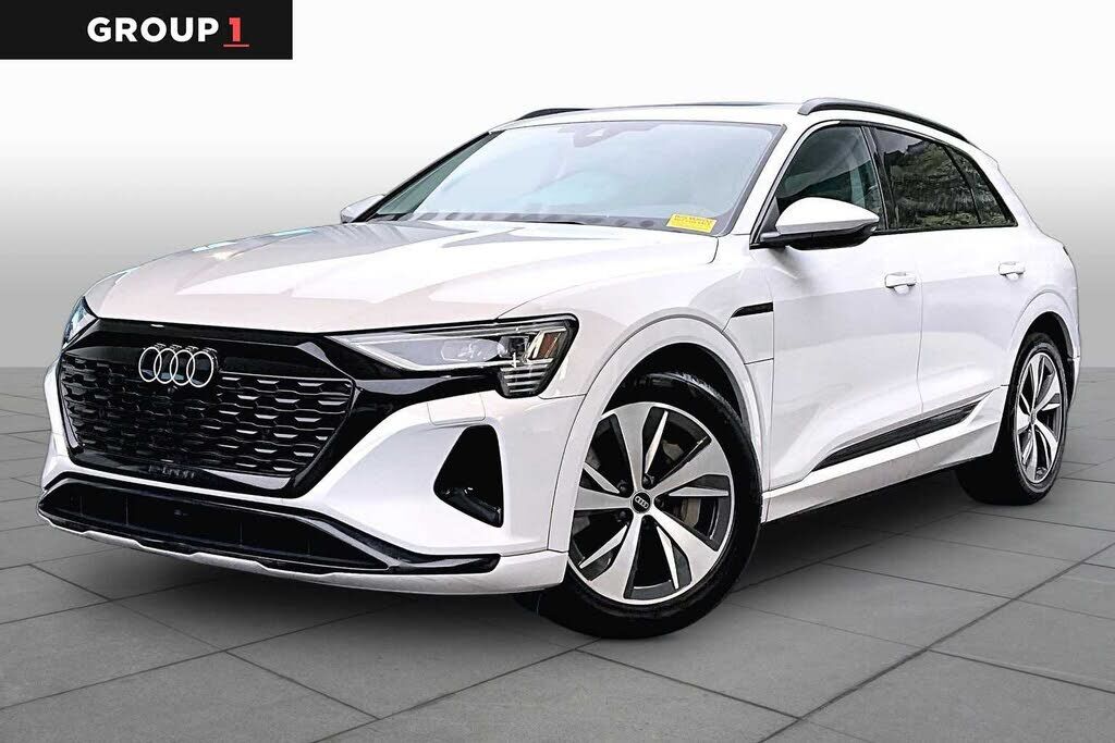 2024 AUDI Q8