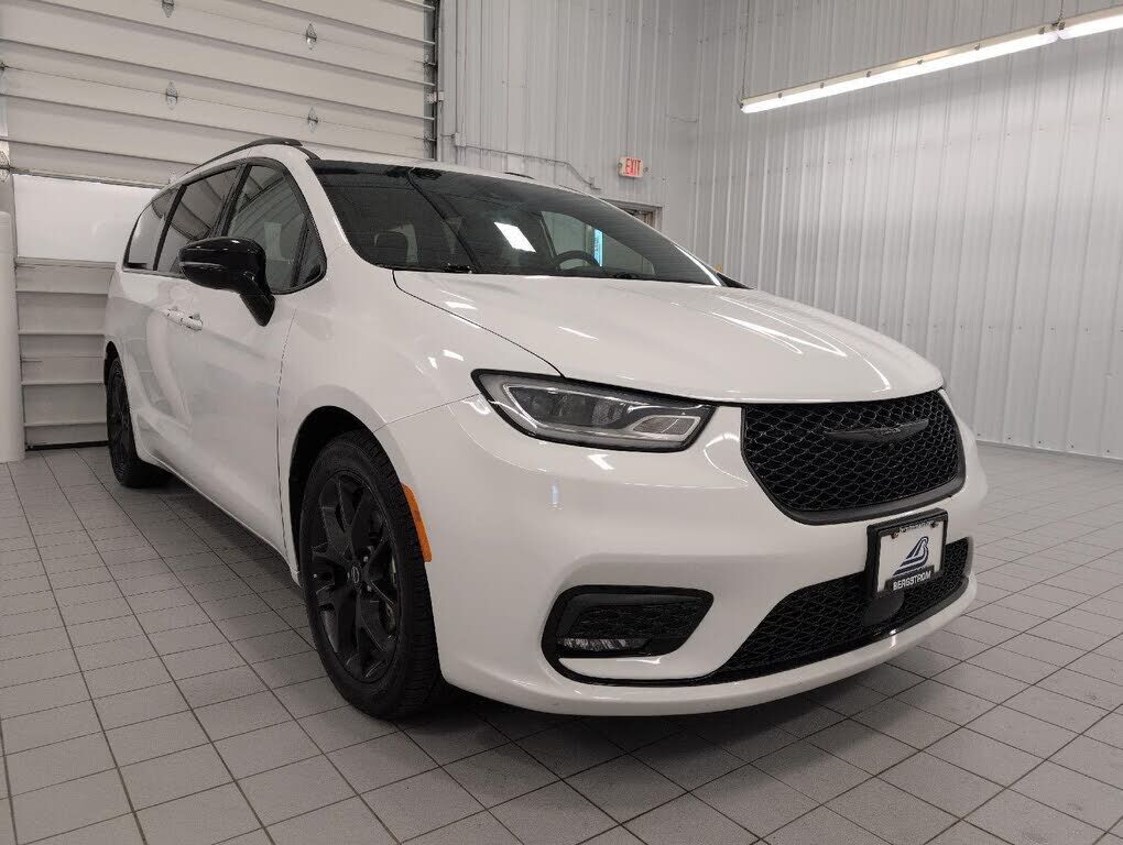 2025 CHRYSLER Pacifica