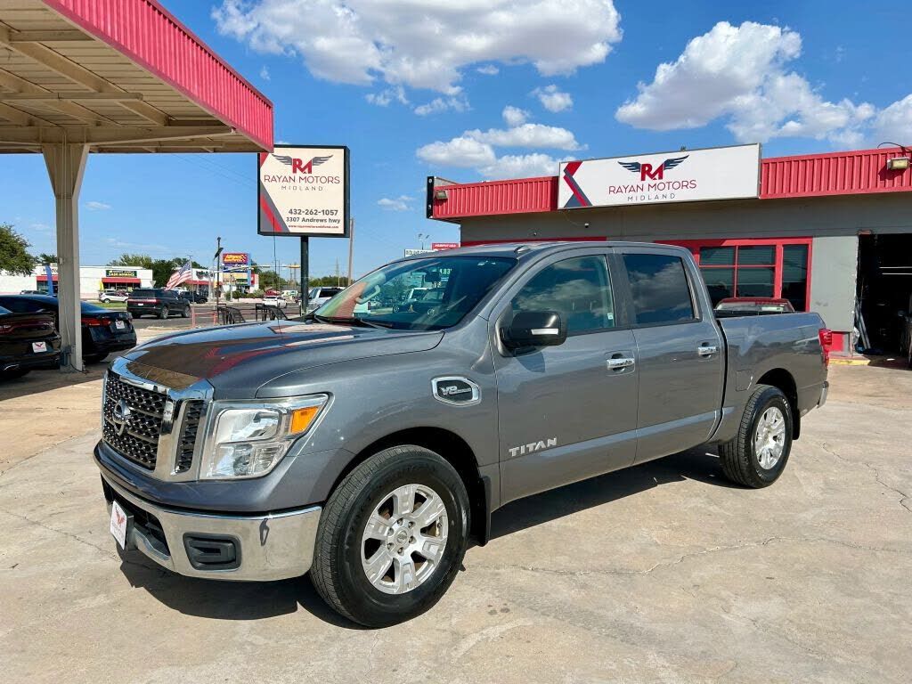 2017 NISSAN Titan