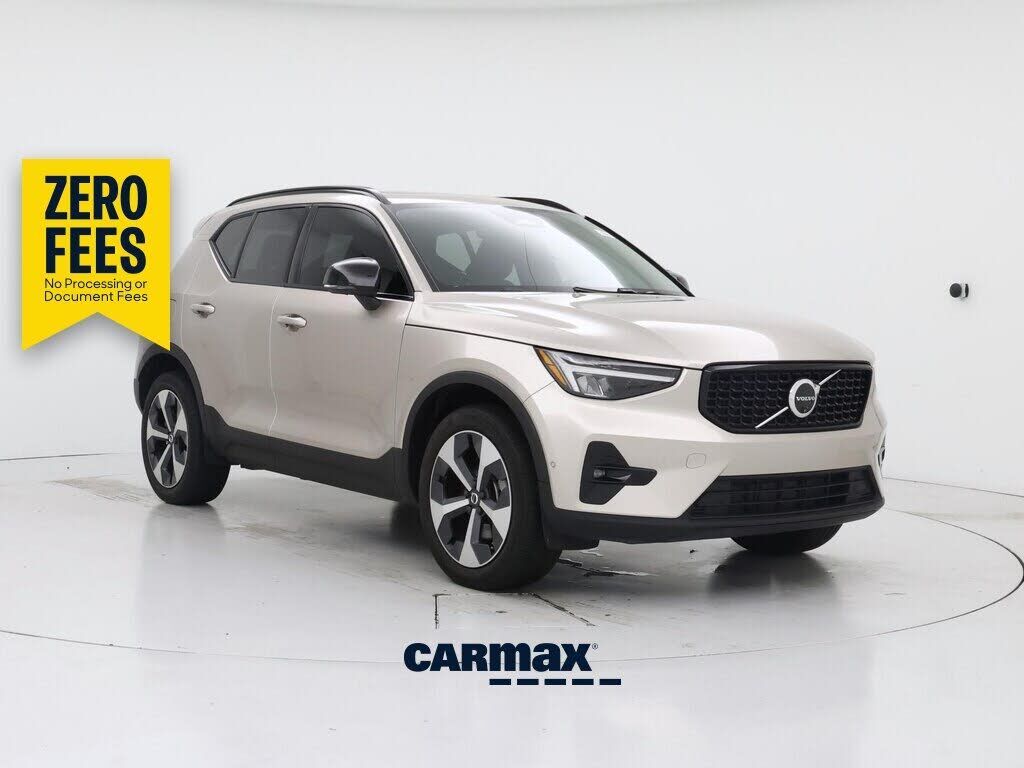 2024 VOLVO XC40