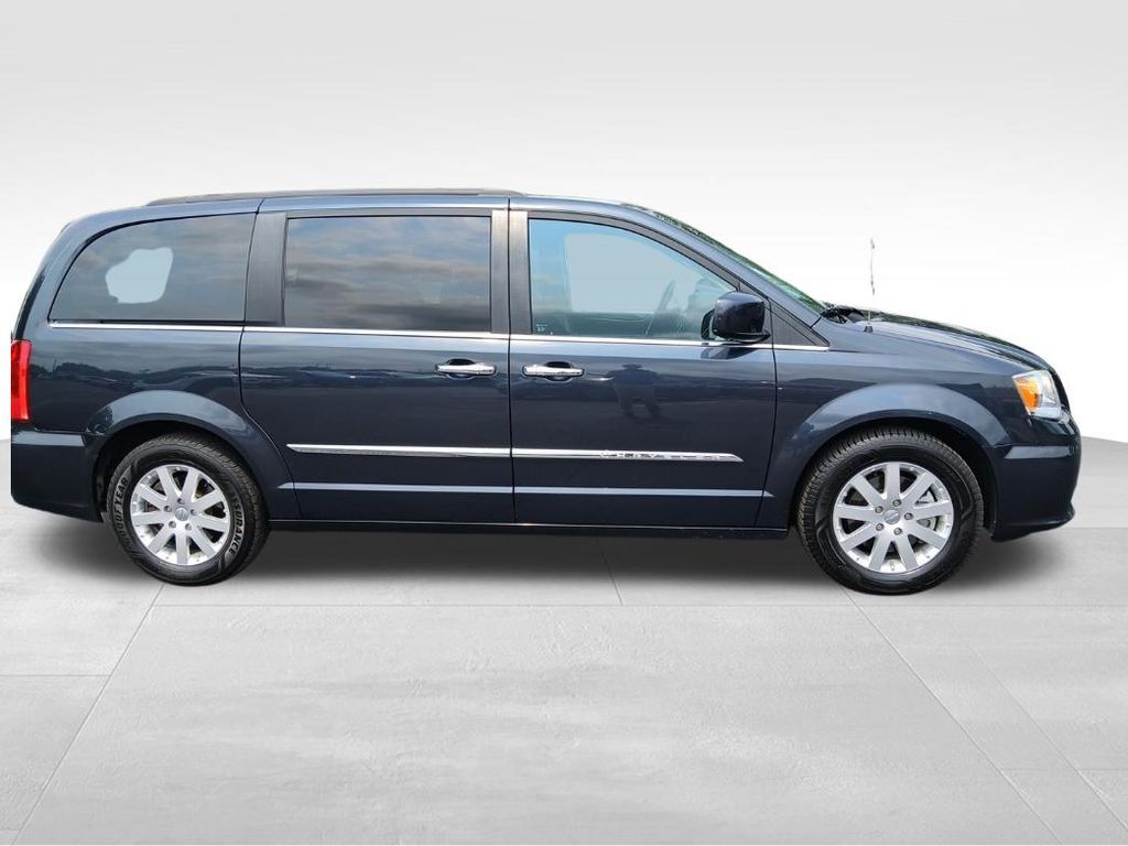 2014 CHRYSLER Town and Country