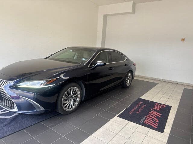 2020 LEXUS ES